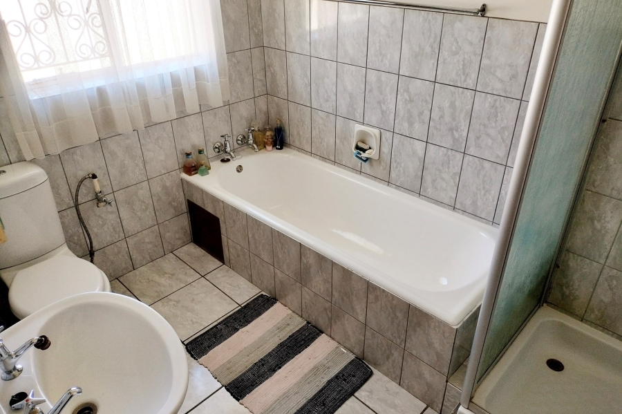 4 Bedroom Property for Sale in Dagbreek Ext 4 Free State